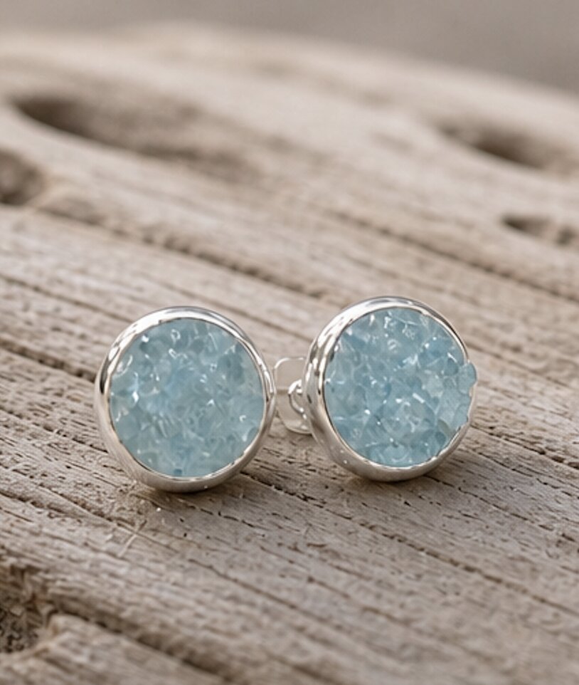 Amazonite stud on driftwood